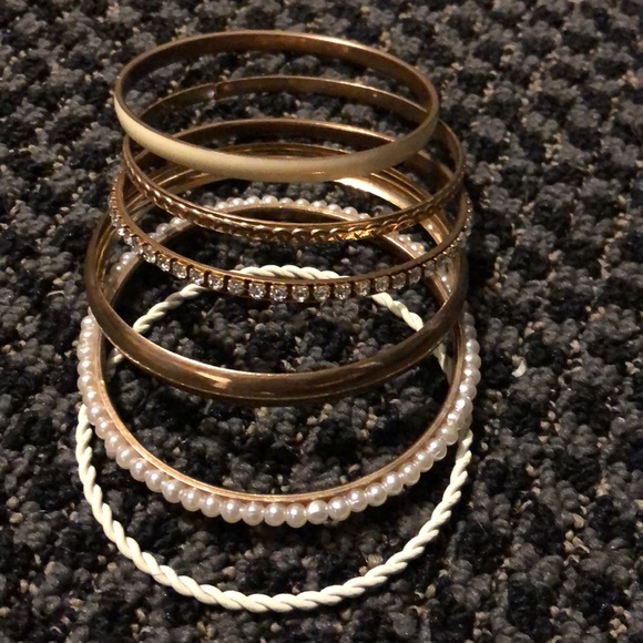 6 Piece gold set bracelets - Picture 2 of 2